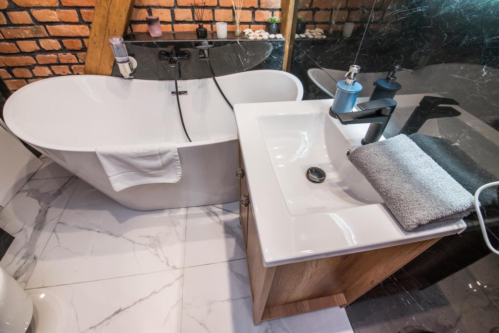 Przytulny Apartament Z Wieza Гливице Экстерьер фото