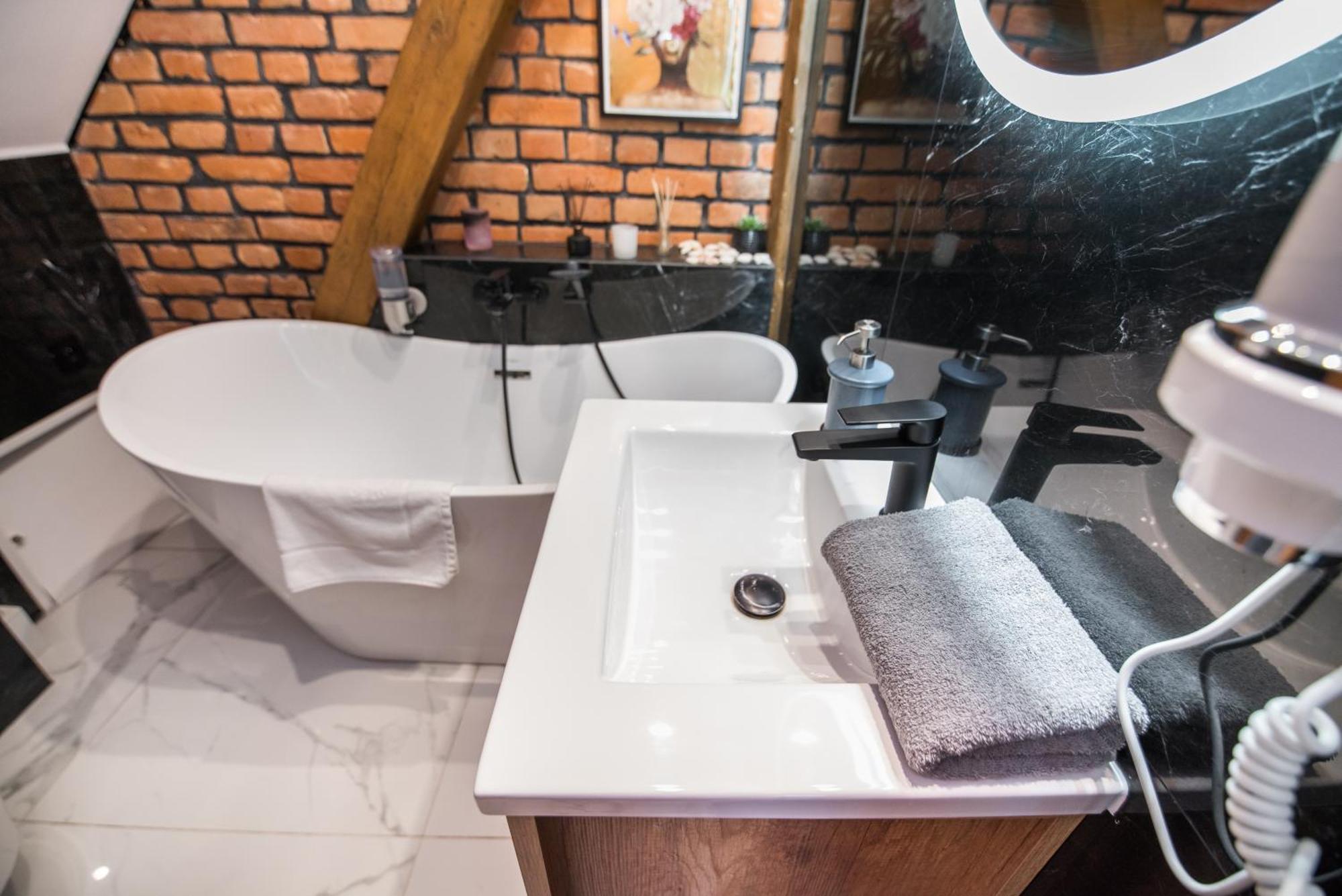 Przytulny Apartament Z Wieza Гливице Экстерьер фото